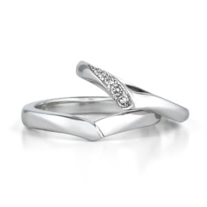V字の結婚指輪「Foflia フォーリア」