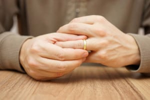 結婚指輪のサイズが合わないイメージ