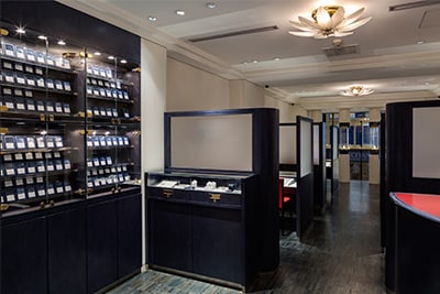 東京都新宿区で婚約指輪・結婚指輪を探すなら「銀座ダイヤモンドシライシ」新宿本店